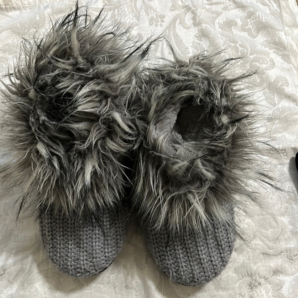 Women’s Gap Brand Fuzzy Slippers - washable; gently used, Size 11